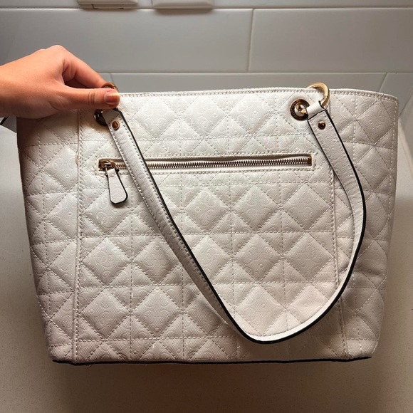 GUESS handbag🥂 - Picture 2 of 5